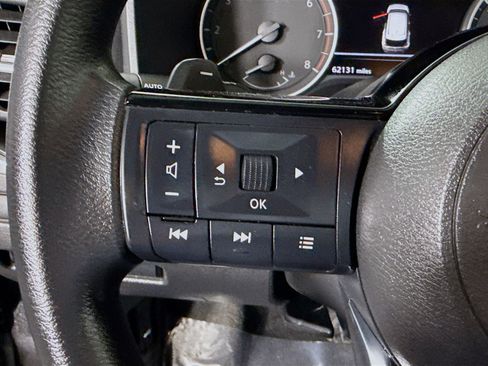 Used 2023 Nissan Rogue SV image 14