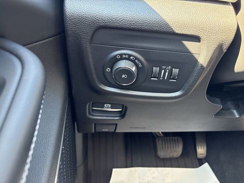 Used 2021 Jeep Grand Cherokee L Limited AWD/4WD image 39