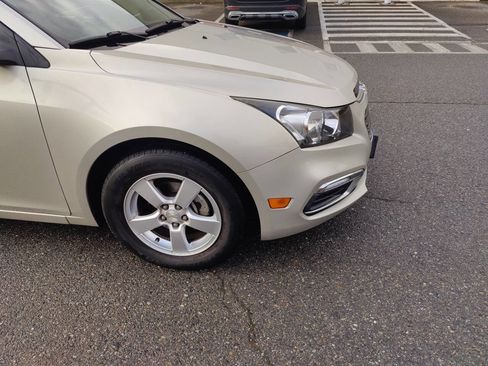 Used 2015 Chevrolet Cruze LT w/ Technology Package image 8