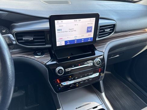 Used 2022 Ford Explorer Limited w/ Equipment Group 301A image 6