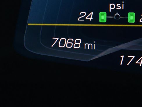 Used 2025 Chevrolet Corvette Stingray Premium Conv w/ Z51 Performance Package image 26