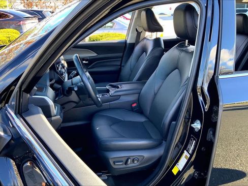 Used 2024 Toyota Grand Highlander XLE image 7