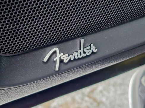 Used 2021 Nissan Titan SL w/ Moonroof Package image 15