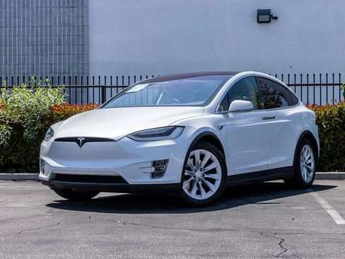 Used 2018 Tesla Model X 75D AWD/4WD image 4