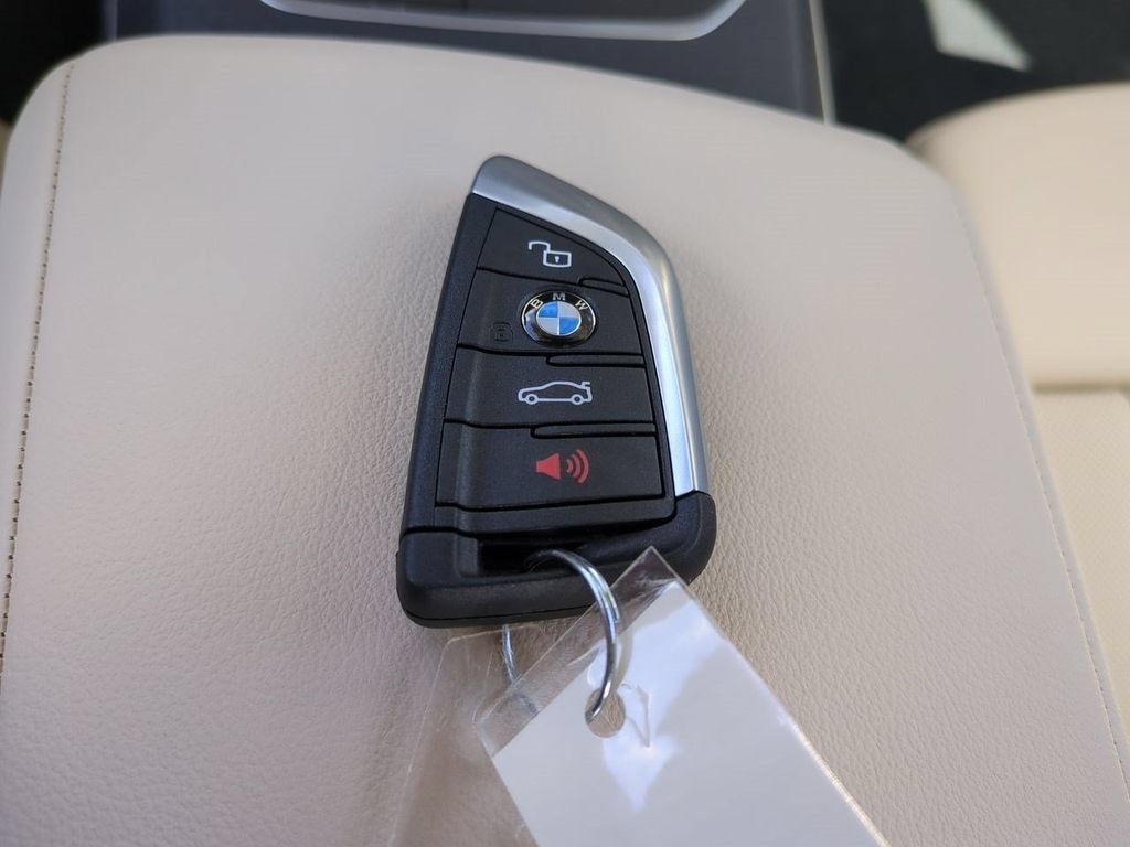 New 2026 BMW 330i Sedan w/ Convenience Package RWD image 29