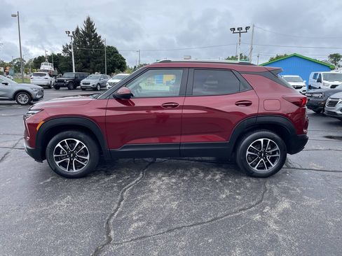 Used 2025 Chevrolet TrailBlazer LT w/ LT Cold Weather Package AWD/4WD image 8