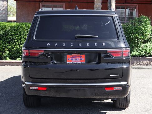 Used 2024 Jeep Wagoneer Series II w/ Flexible Seating Group RWD image 7