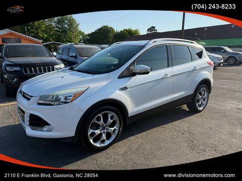 Used 2016 Ford Escape Titanium w/ Equipment Group 301A FWD image 2