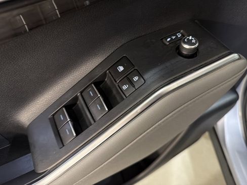 Used 2024 Toyota Highlander Platinum AWD/4WD image 19