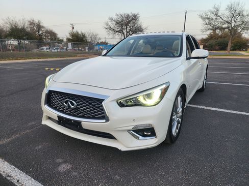 Used 2019 INFINITI Q50 Luxe w/ Essential Package (3.0T Luxe) image 3