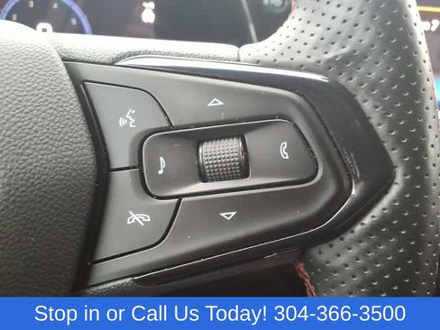 Used 2025 Chevrolet Trax RS FWD image 19