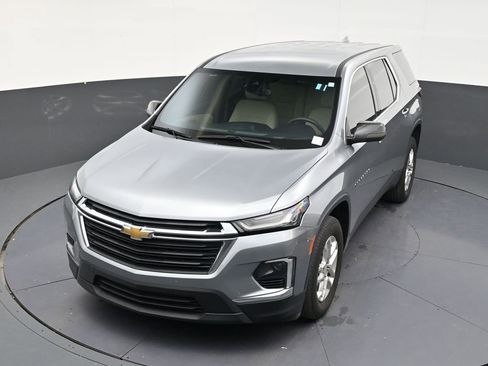 Used 2023 Chevrolet Traverse LS FWD image 19