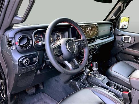 Used 2024 Jeep Gladiator Rubicon AWD/4WD image 16