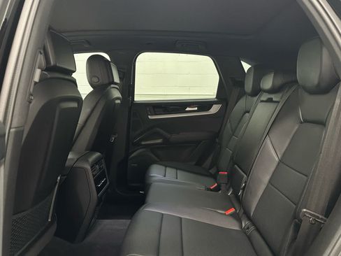 Used 2024 Porsche Cayenne AWD/4WD image 15