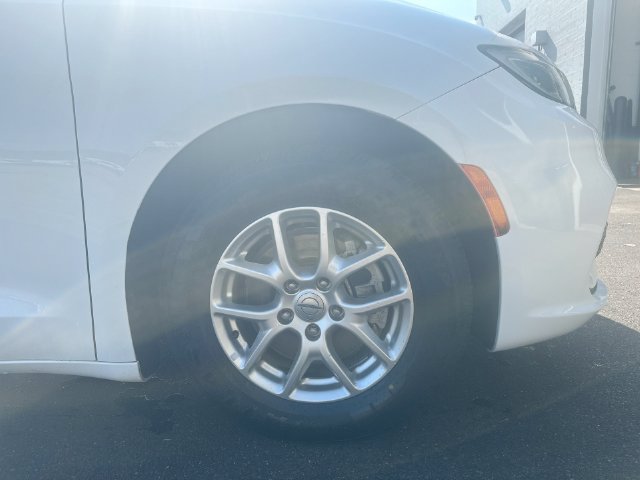 Used 2022 Chrysler Pacifica Touring-L FWD image 13