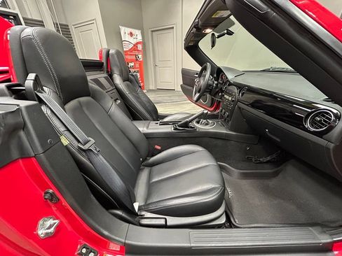 Used 2008 MAZDA MX-5 Miata Grand Touring RWD image 38