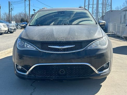 Used 2017 Chrysler Pacifica Limited w/ Advanced Safetytec Group image 3