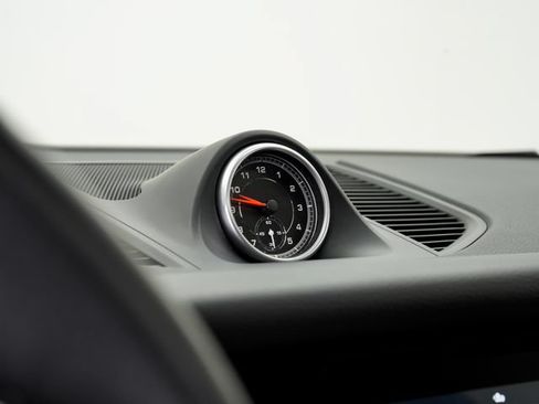 Certified 2021 Porsche Macan AWD/4WD image 17
