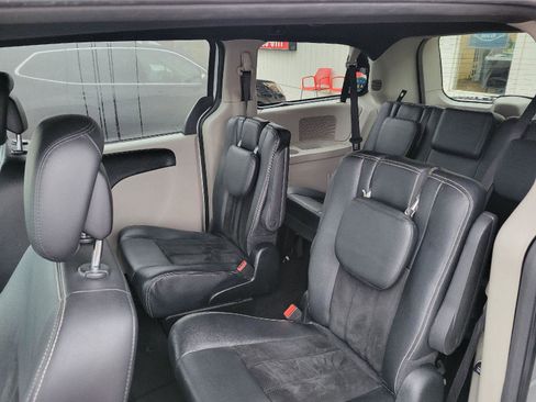 Used 2017 Dodge Grand Caravan SXT image 7