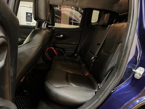 Used 2017 Jeep Renegade Trailhawk w/ Premium Trailhawk Package AWD/4WD image 34