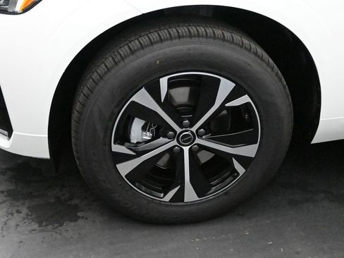 New 2026 Volvo XC60 B5 Core w/ Climate Package image 9