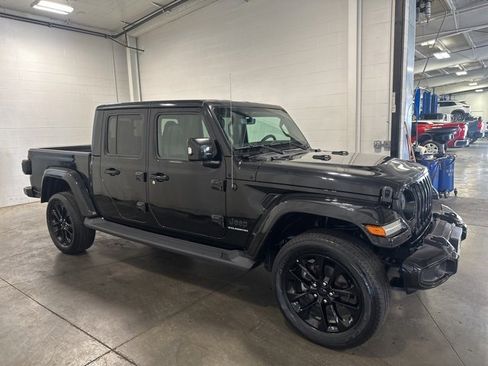Used 2023 Jeep Gladiator Overland image 3