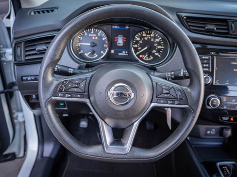 Used 2019 Nissan Rogue Sport S image 11