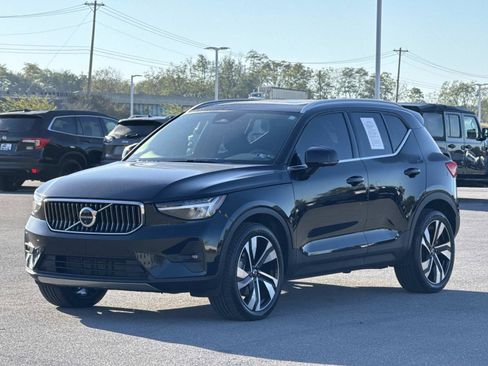 Used 2024 Volvo XC40 B5 Plus w/ Protection Package Premier image 27