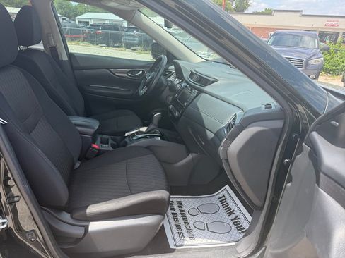 Used 2018 Nissan Rogue SV w/ Sun & Sound Touring Package FWD image 14