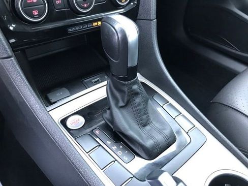 Used 2022 Volkswagen Passat 2.0T image 10