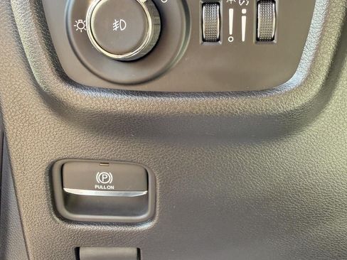 Used 2024 Jeep Grand Cherokee Limited w/ Black Appearance Package AWD/4WD image 13
