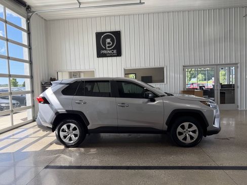 Used 2023 Toyota RAV4 LE AWD/4WD image 5
