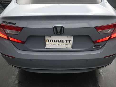 Used 2021 Honda Accord Touring image 12
