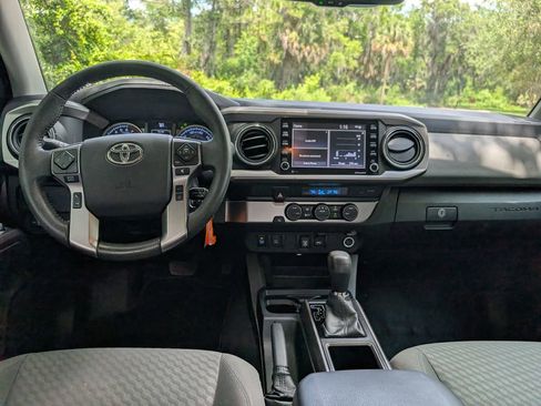 Used 2022 Toyota Tacoma SR5 w/ Technology Package RWD image 10