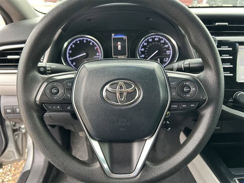 Used 2018 Toyota Camry LE image 17