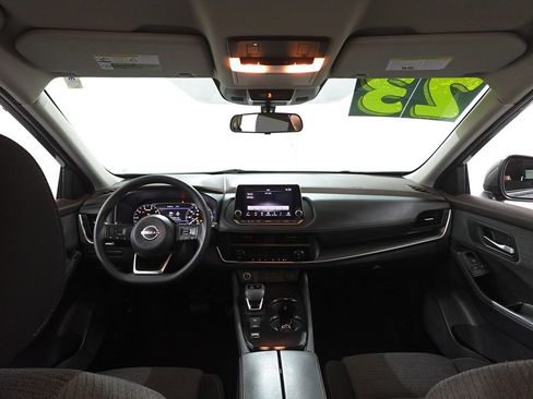 Used 2023 Nissan Rogue SV image 7