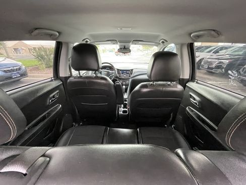Used 2018 Chevrolet Trax LT w/ LT Convenience Package FWD image 12