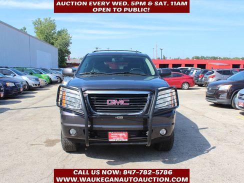 Used 2010 GMC Yukon XL SLT w/ SLT-2 Equipment Package AWD/4WD image 2