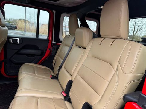 Used 2018 Jeep Wrangler Unlimited Sahara w/ Dual Top Group image 10