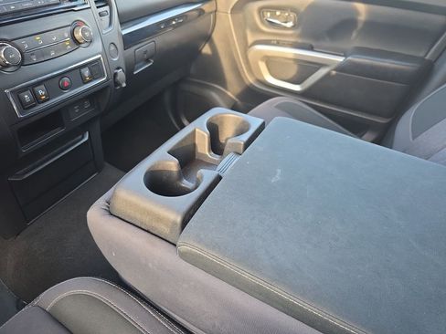 Used 2022 Nissan Titan SV image 27