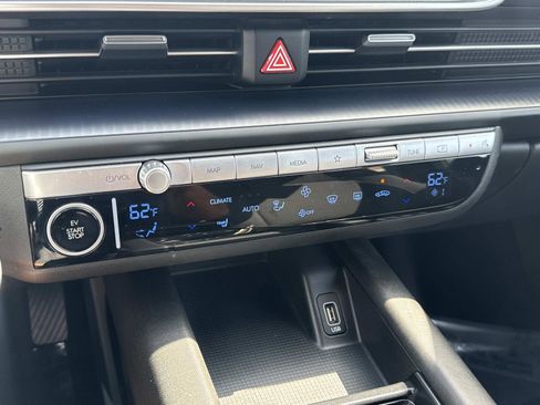 Used 2024 Hyundai Ioniq 6 SE RWD image 24
