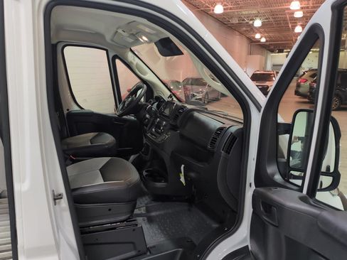 Used 2025 RAM ProMaster 2500 w/ Convenience Group FWD image 9