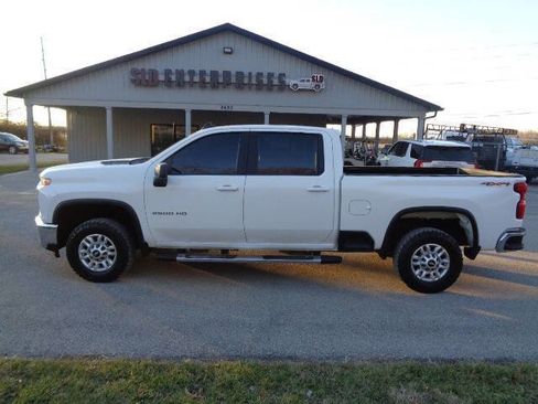 Used 2022 Chevrolet Silverado 2500 LT image 2