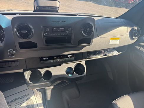 Used 2025 Mercedes-Benz Sprinter 2500 image 17