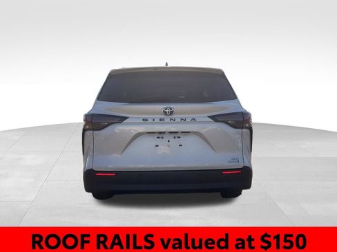 Used 2024 Toyota Sienna XLE FWD image 4