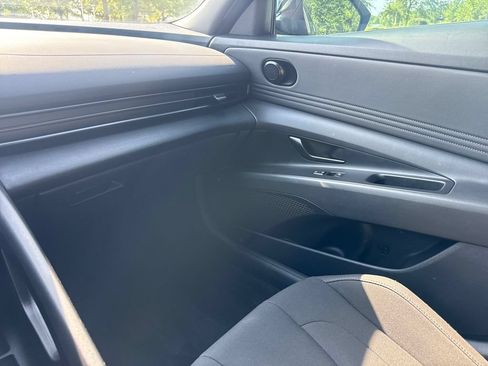 Used 2025 Hyundai Elantra Sport FWD image 17