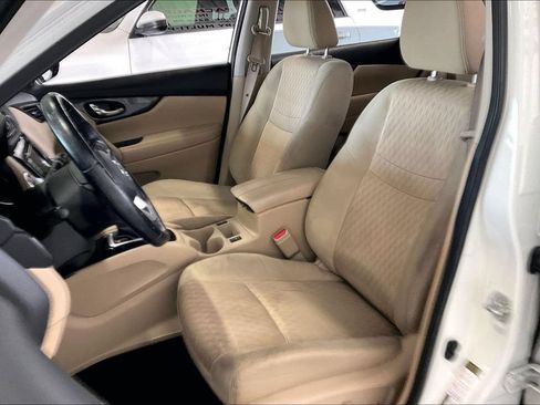 Used 2020 Nissan Rogue SV FWD image 3