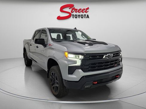 Used 2025 Chevrolet Silverado 1500 LT Trail Boss AWD/4WD image 5