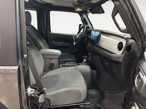 Used 2025 Jeep Wrangler Willys image 12