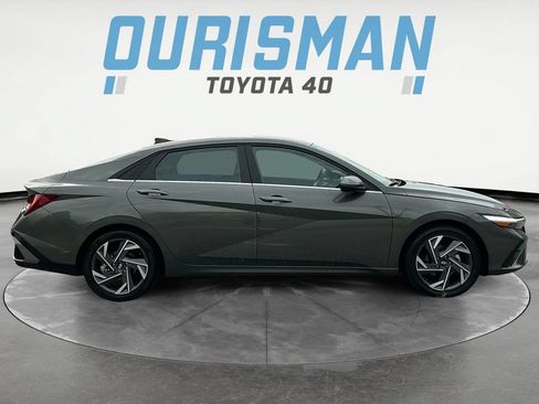 Used 2025 Hyundai Elantra Limited FWD image 8